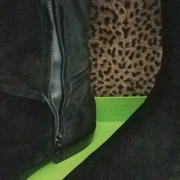 📣 Sam Edleman Clive Black Suede Boots👢Signature Logo Hardware Size 8.5 🆕 😍 - Picture 8 of 10